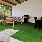Avec Piscine Chauffee, Et Paillote Ideale Pour 12 Pers Proche De La *