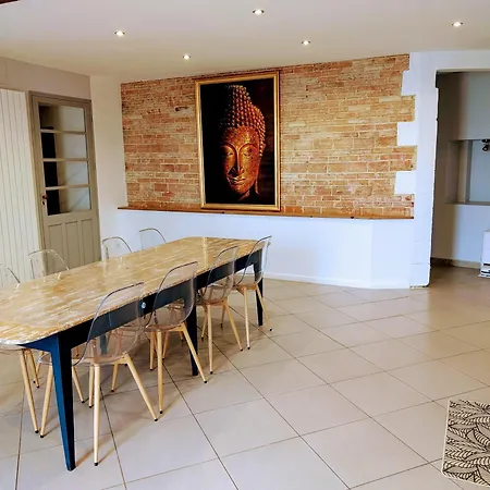 Proche 12 Pers Lussant